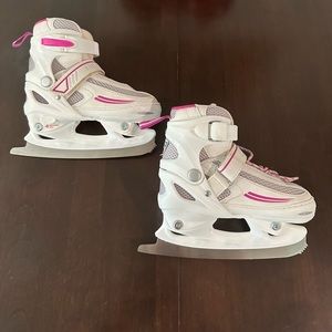 Lake Placid Summit Youth Size 10-13 Adjustable Ice Skates.